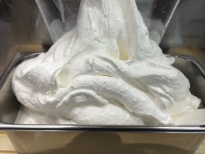 🌴 Smaak van de week: Coco’s IJs! 🥥🍦 Een heerlijke nazomersmaak om nog even van te genieten. 😇🥰✨ Wij zijn dagelijks geopend vanaf 12:30 tot 20:30 uur!!!
